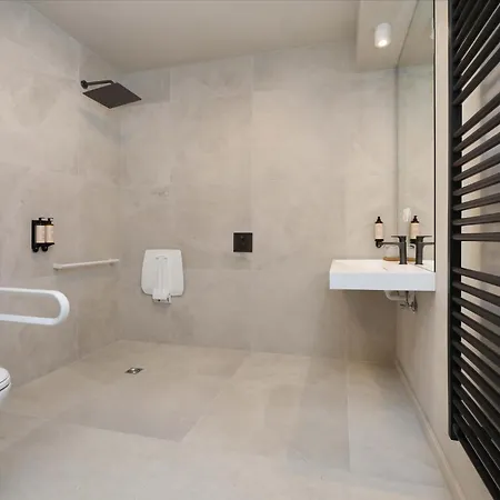 Met Jacuzzi - 8 Personen - Woodz Villa Heusden-Zolder
