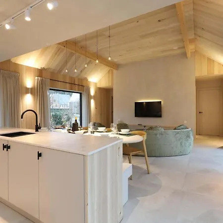 Met Jacuzzi - 8 Personen - Woodz Villa Heusden-Zolder